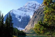 记者:朱辰杰不能完整合练出战可能性不大,王世龙可能首次首发.